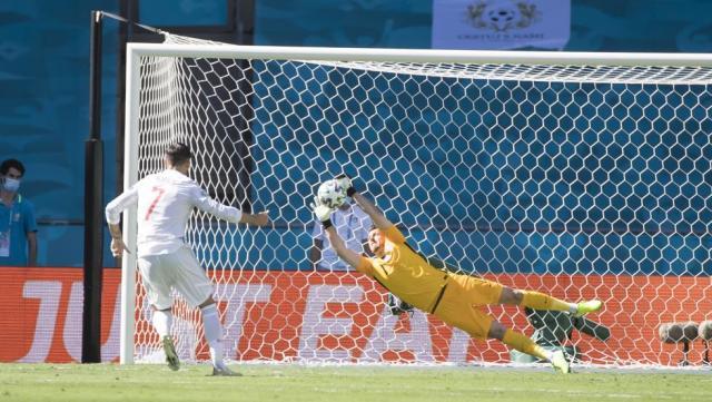 开云官网-5球大胜西班牙前锋进球难还是无解